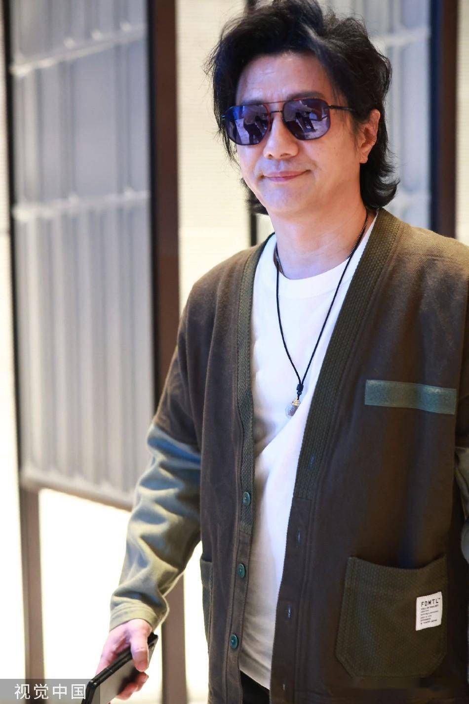 《披荆斩棘》最新路透 郑钧墨镜遮面前往录制节目_长沙_郑钧_墨镜