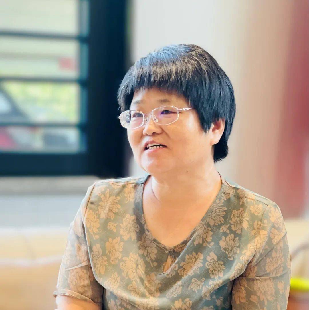 深圳行一周后,她们又聚在一起,在复盘中刮起头脑风暴,探讨转化,实践..