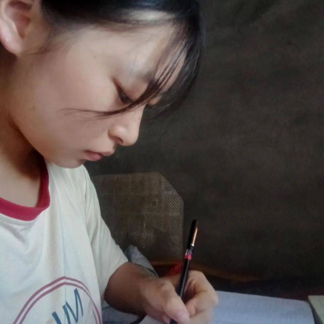 生活重压摧垮了爸爸,女孩想快点去大学兼职,攒下手术费守住希望_黄雪_父亲_女儿