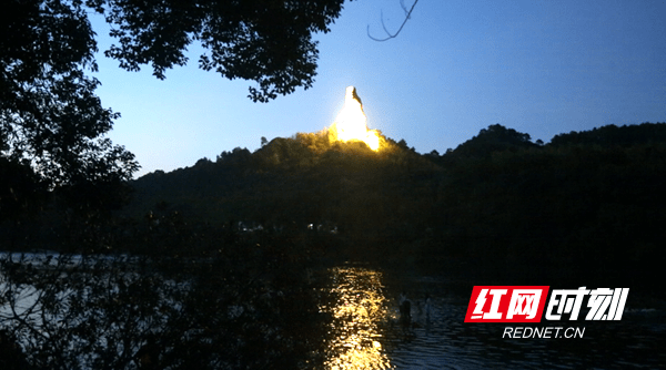 湖南崀山：迷人灯光秀 闪亮浪漫夜生活