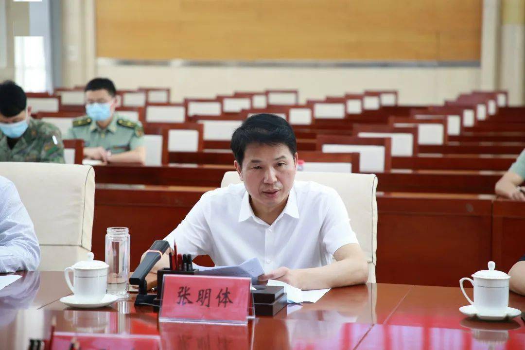 河南省军区少将政委徐元鸿主持召开军地"发挥退役军人作用"座谈研讨会