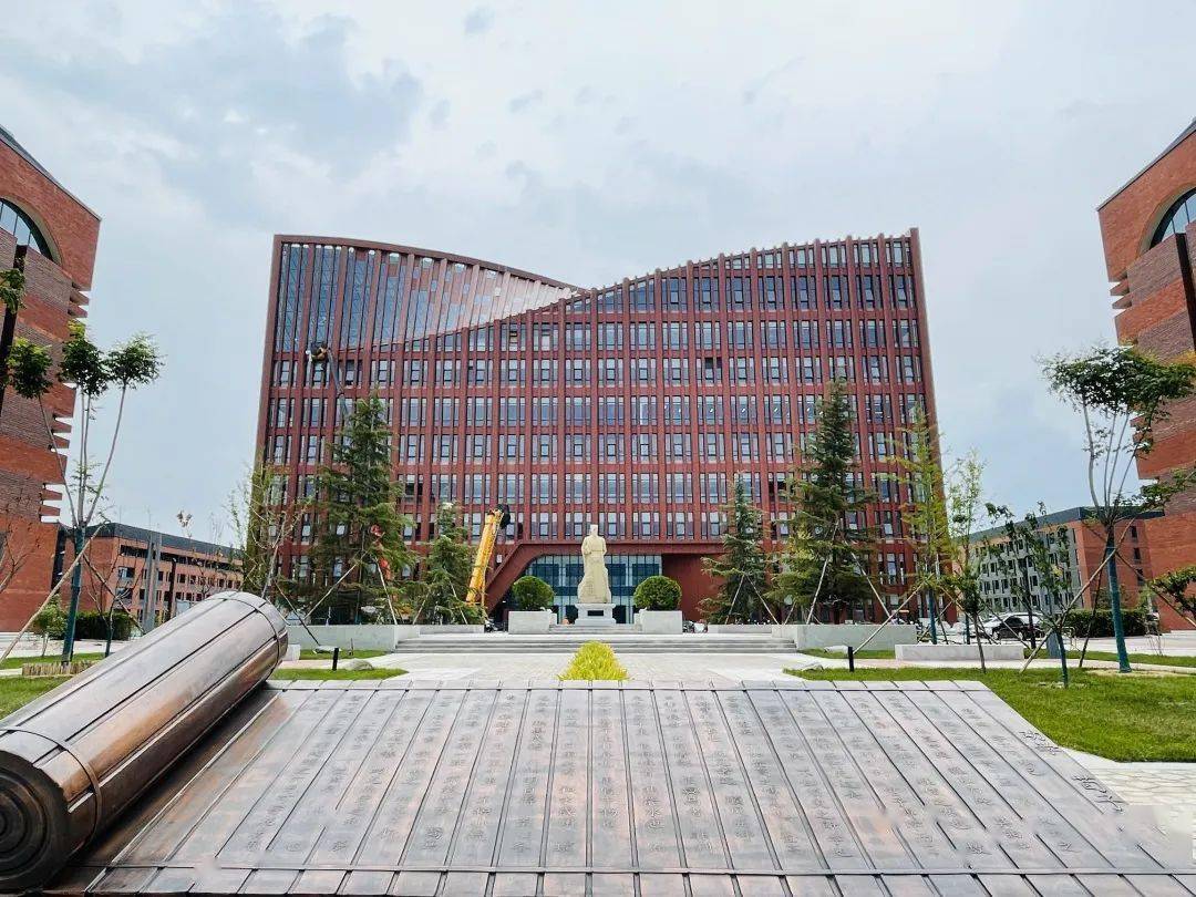 定位:精细化管理注入临汾教育新动能图书馆为现代文理学院转设新校区