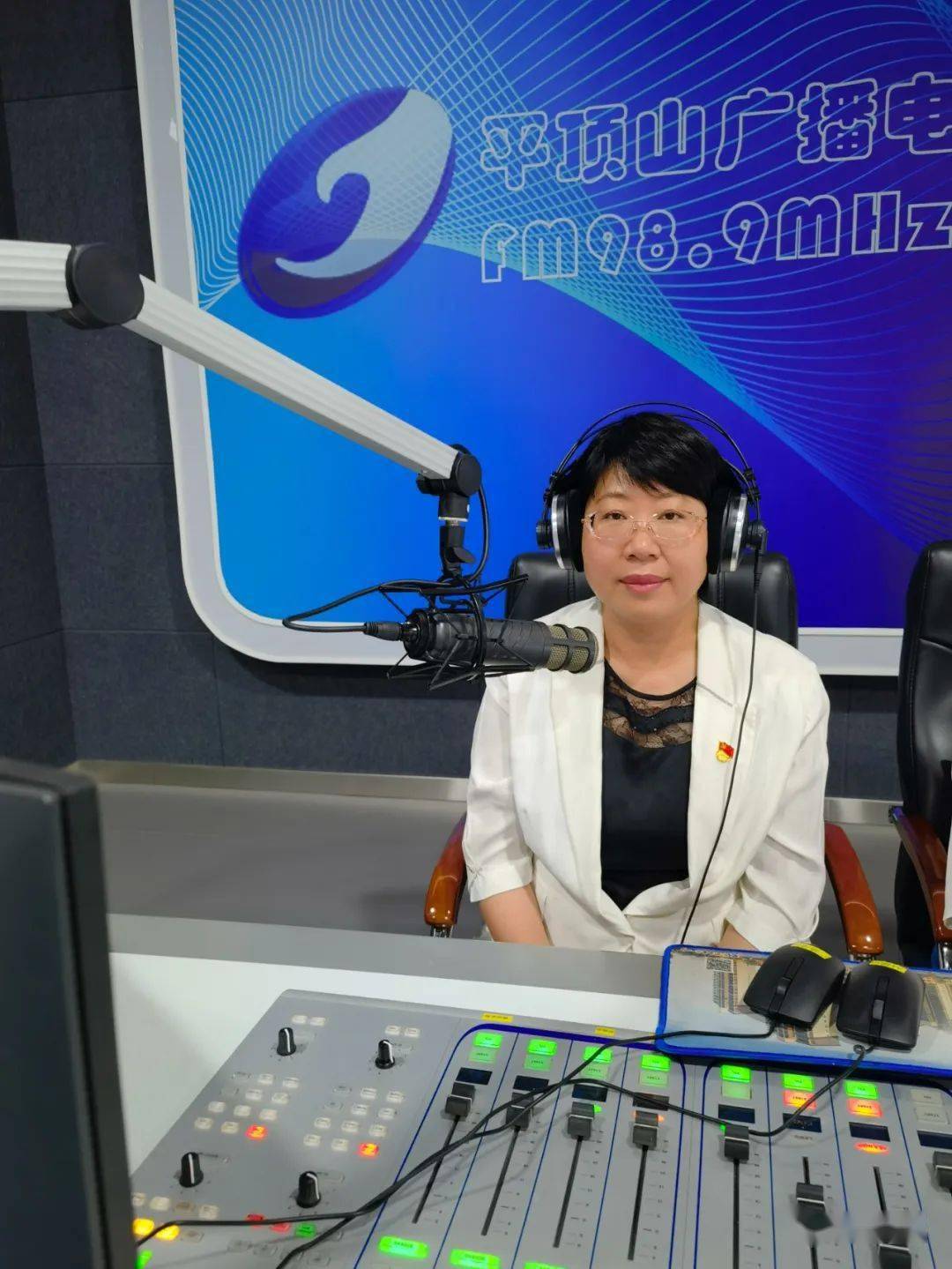 叶县人民政府县长文晓凡走进综合广播直播间