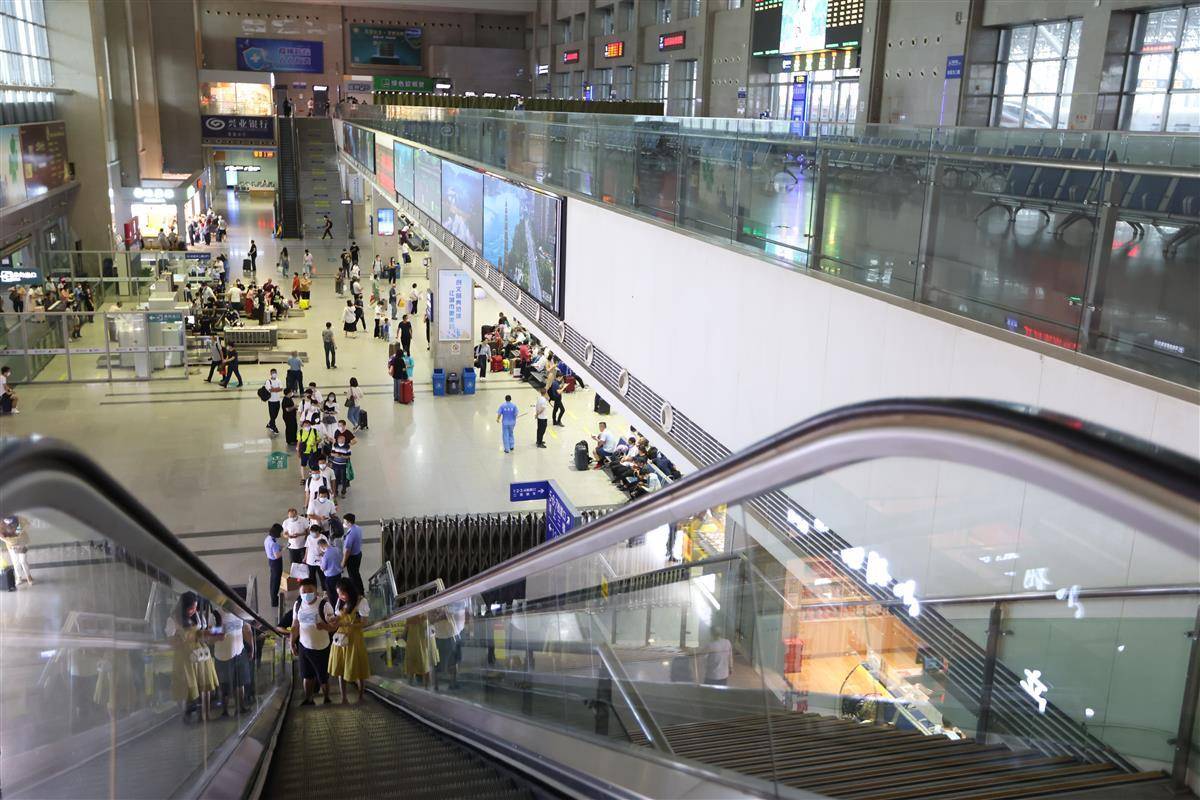 暑运过大半 宜昌车务段累计发送旅客208.1万人次