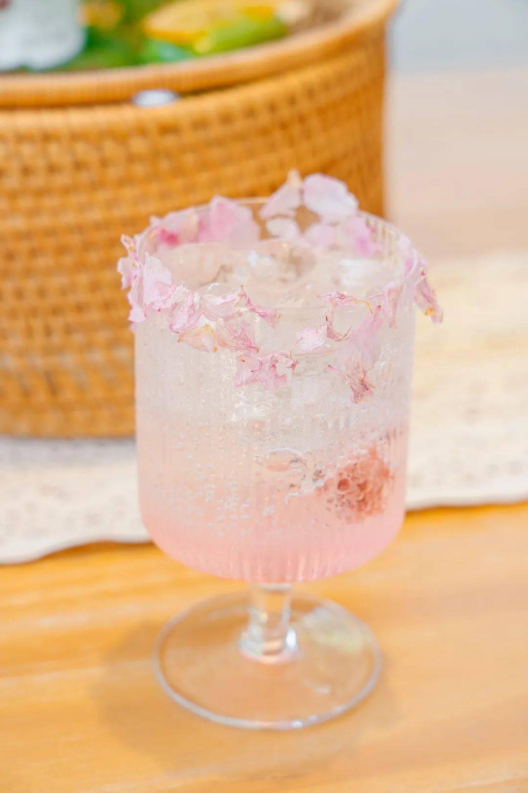 开一家火一家的the press,新店居然搬来整座法式花园!_口感_饮品_燕窝