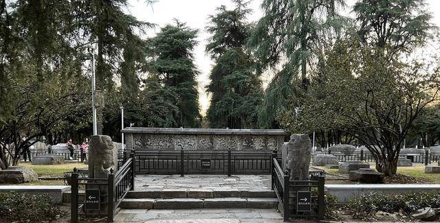 南京有一公园，原是百万平方的宫殿，为何没保留下来？