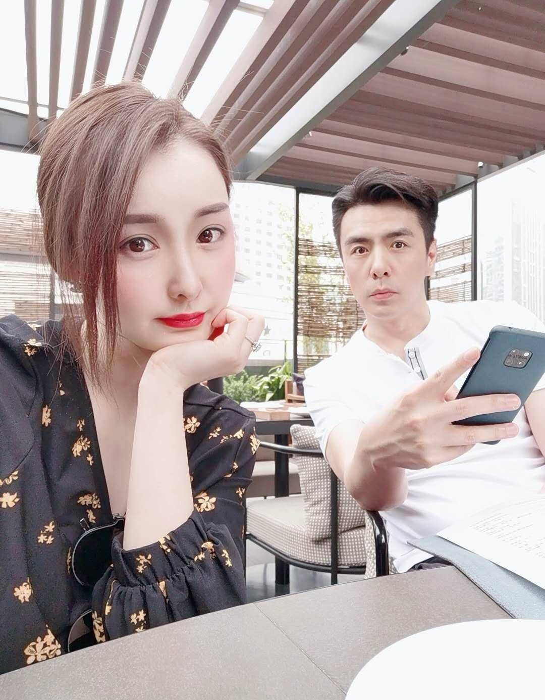 柏栩栩学历背景优秀,却并不满足于安稳的现状,一直在不停的努力突破