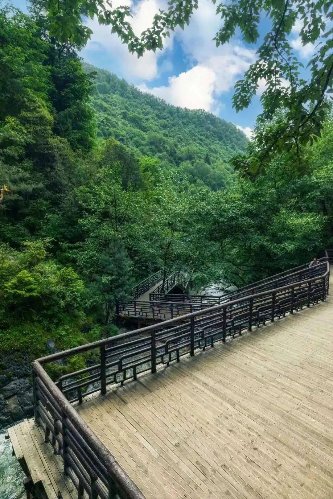 73高橋溝:孟屯河谷神山之首,希爾基多神山坐落於高橋溝之尾.