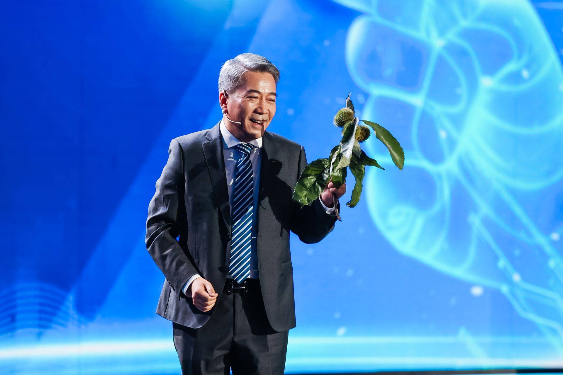 "谷哥"徐志新讲述了罗田燕窝湾村民以电商直播带动乡村振兴的故事,当