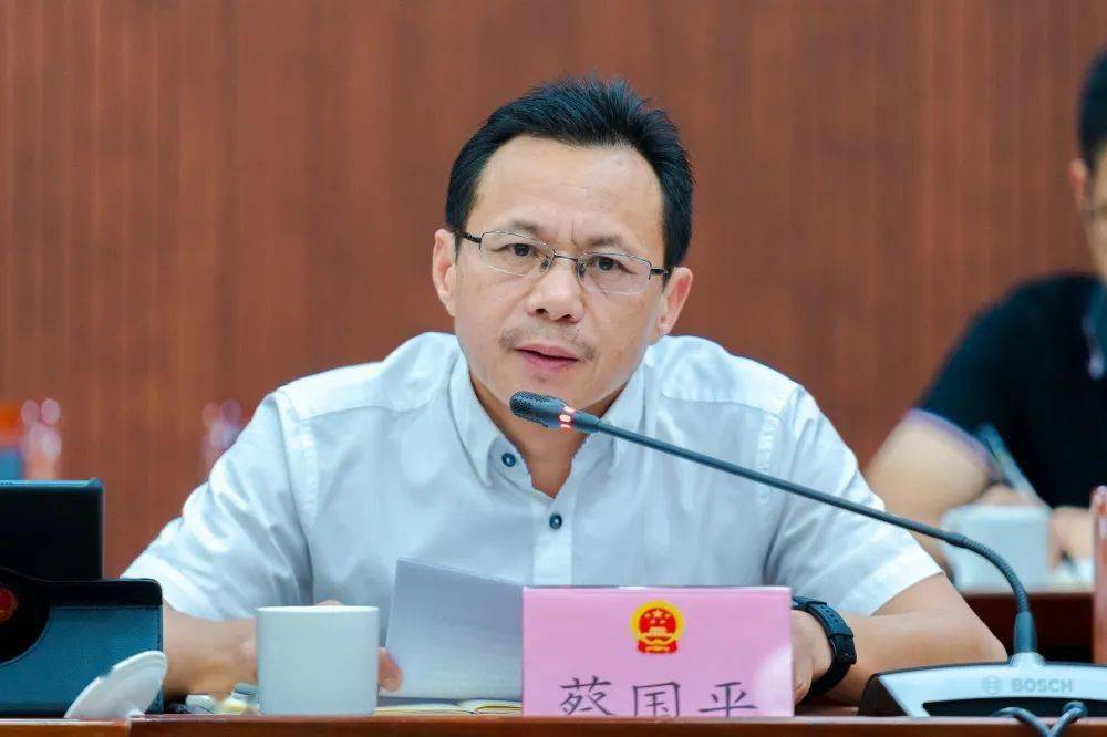 市人大常委会主任吴金华,副主任蔡国平,钱勇彪,金玉珍,富国权,市人民