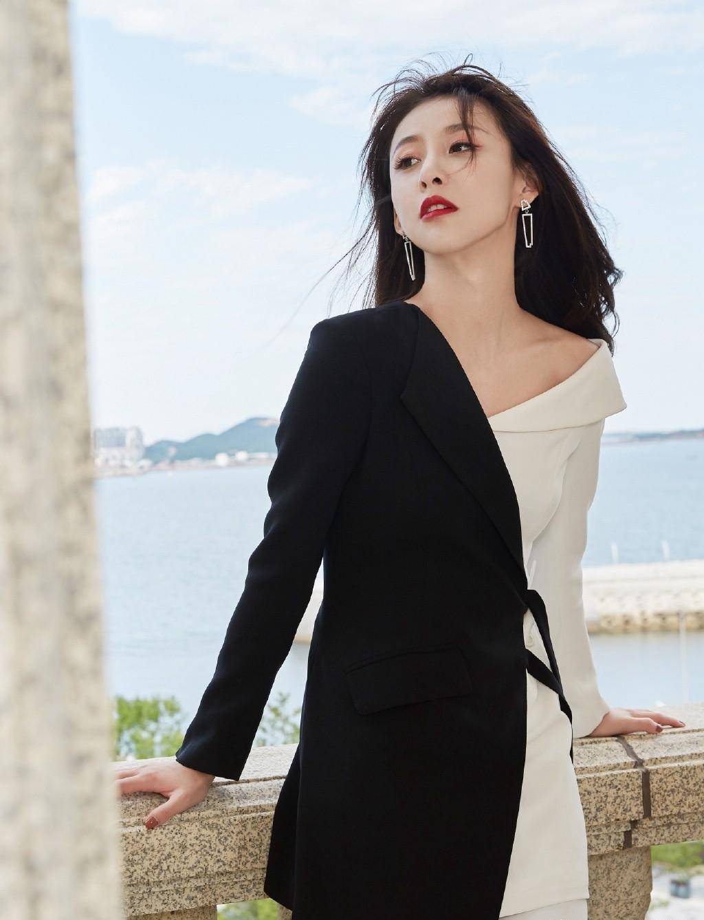 33岁贾青能把西服穿出凹凸感,个性出彩魅力足,不愧是男神收割机_造型