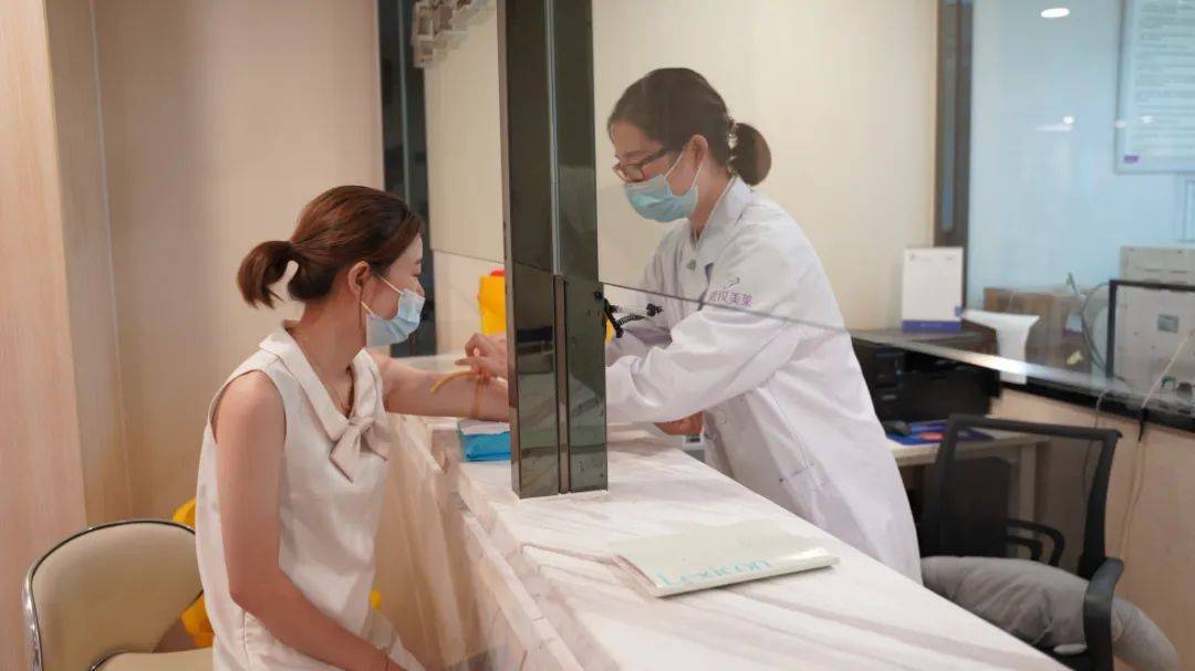 打美容针过敏身亡女子家属发声：产品无名称和具