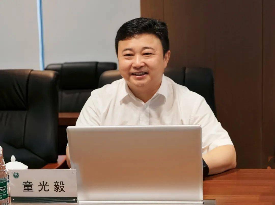 局长童光毅,党组成员,副局长代方涛,集团公司党委委员,副总经理闫军及