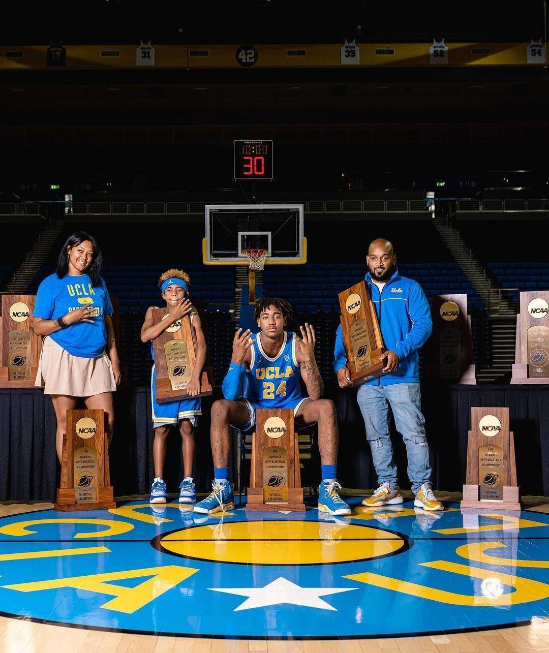 2023届四星大前锋德文-威廉姆斯与布兰登-威廉姆斯访问ucla_devin
