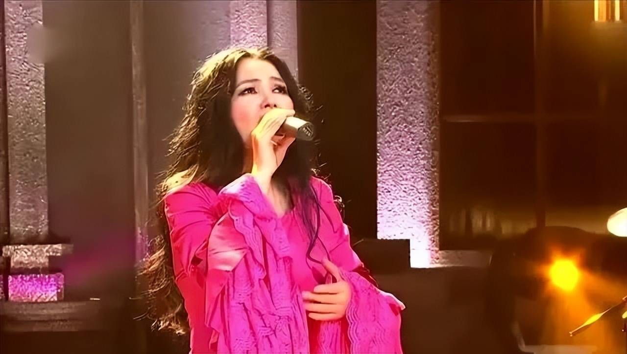女歌手,婚内出轨被丈夫捉奸在床,当场被拍偷情照_潘越云_罗大佑_三毛