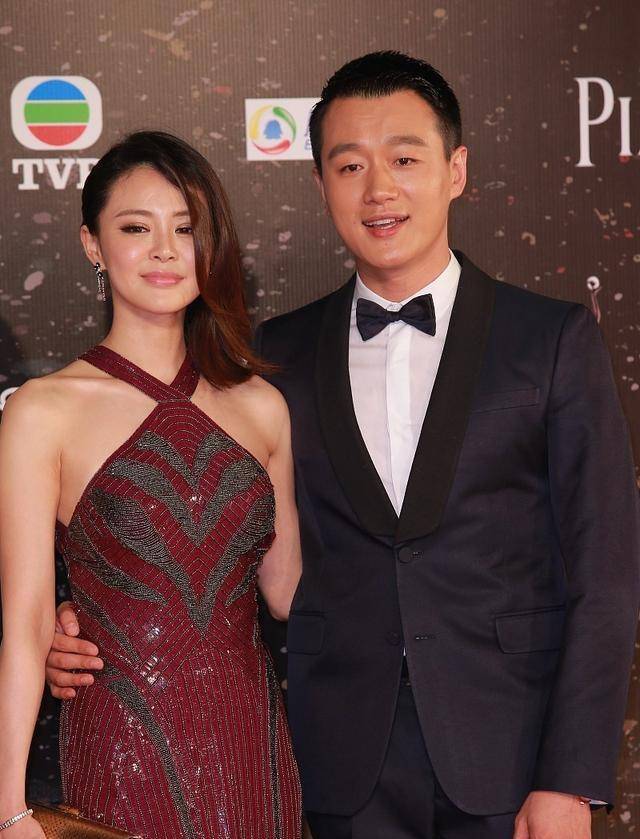 佟大为老婆身材真好"肚兜"连衣裙很性感,人鱼身材超美艳_关悦_妻子