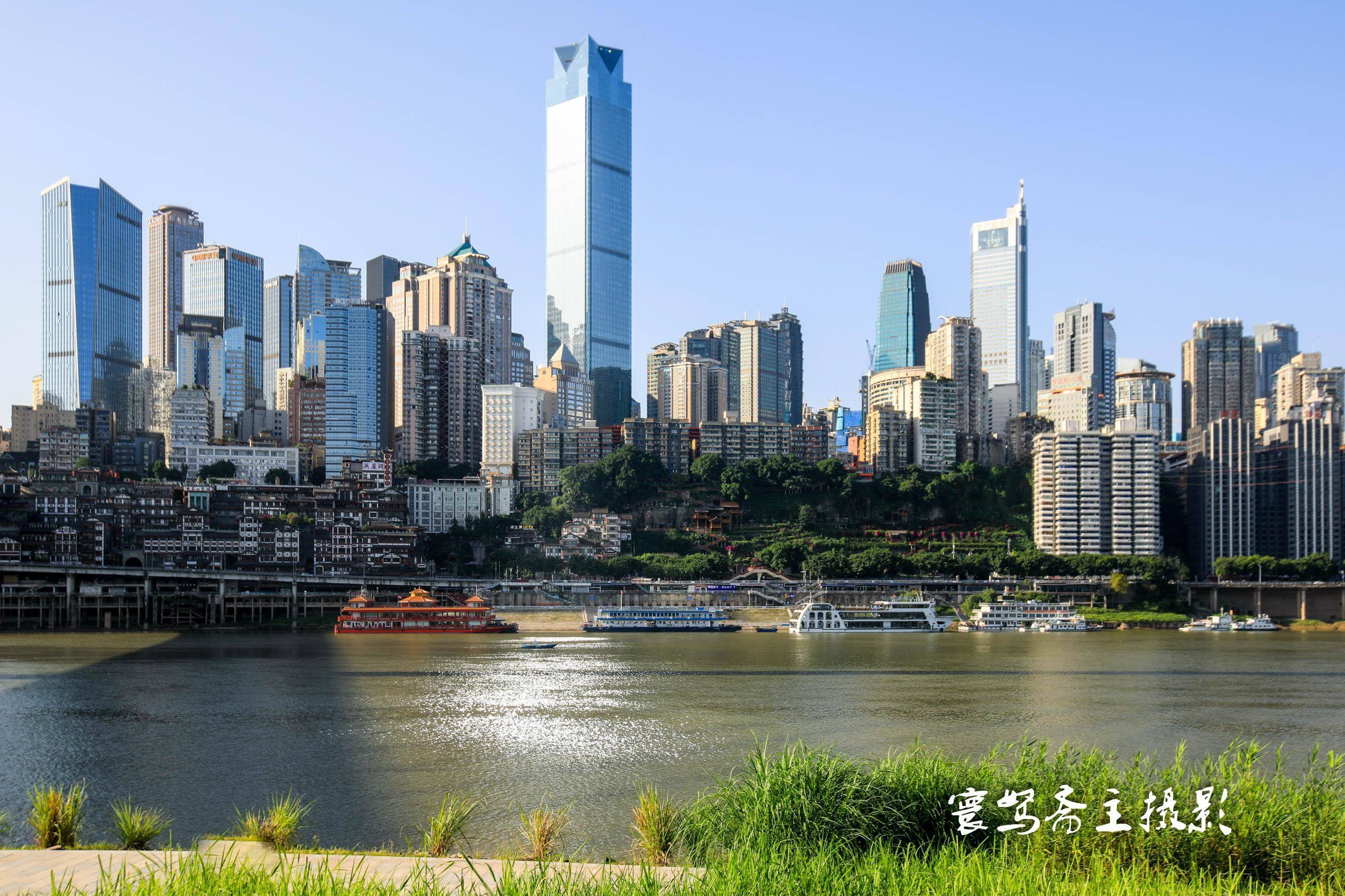 嘉陵江被晒干了,在河滩上看洪崖洞也越来越近_石门大桥_天气_地方