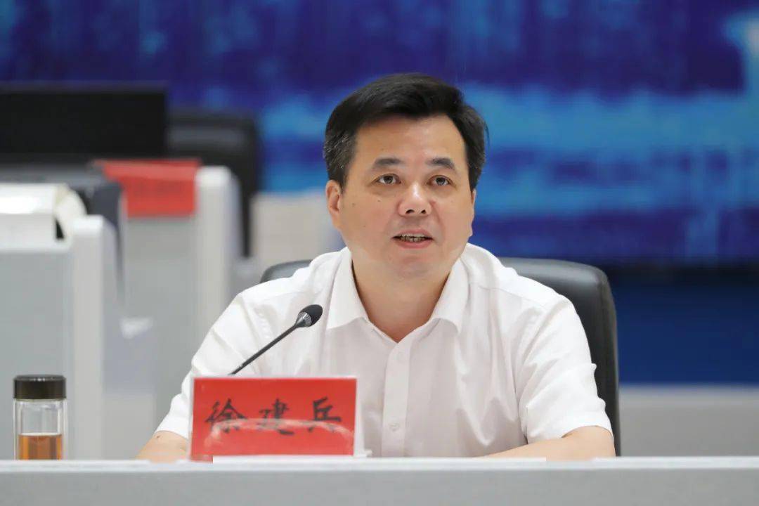 徐建兵在全市乡镇(街道)视频连线会上强调 为防疫大局作出新的更大