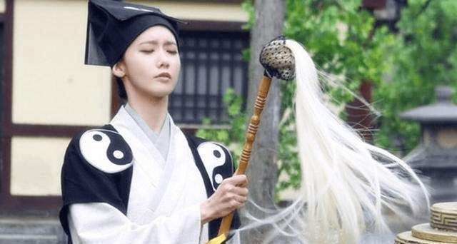 那对拂尘的认识可就错了,用处堪称"万精油"_手柄_皇帝_史君