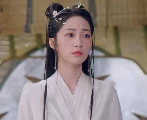 《琉璃》中惊鸿一瞥,如今杨肸子又凭《沉香如屑》惊艳了无数人_银花