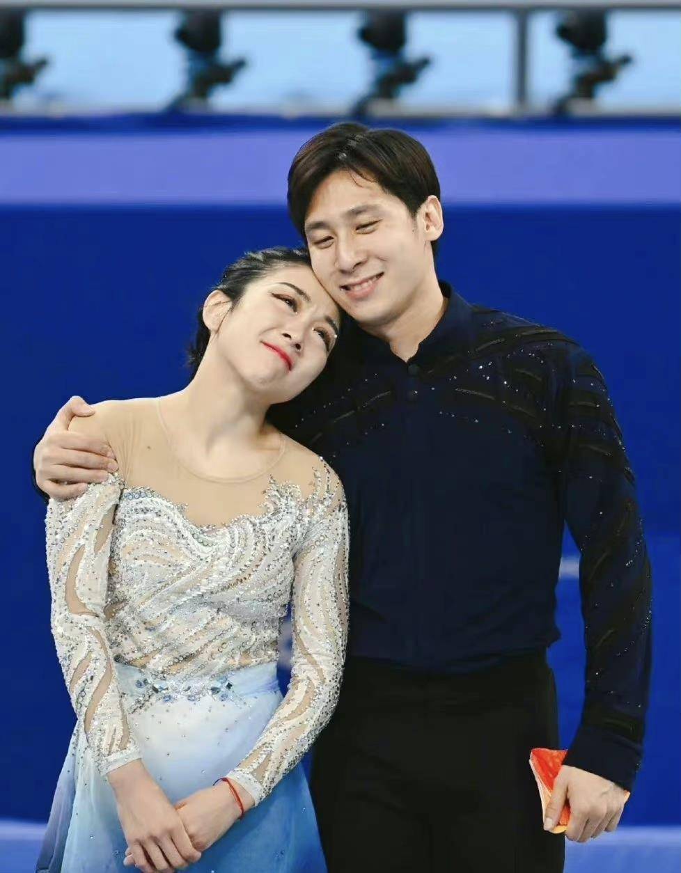 面对记者追问,隋文静果断回答,韩聪懵了_网友_祝福_金牌