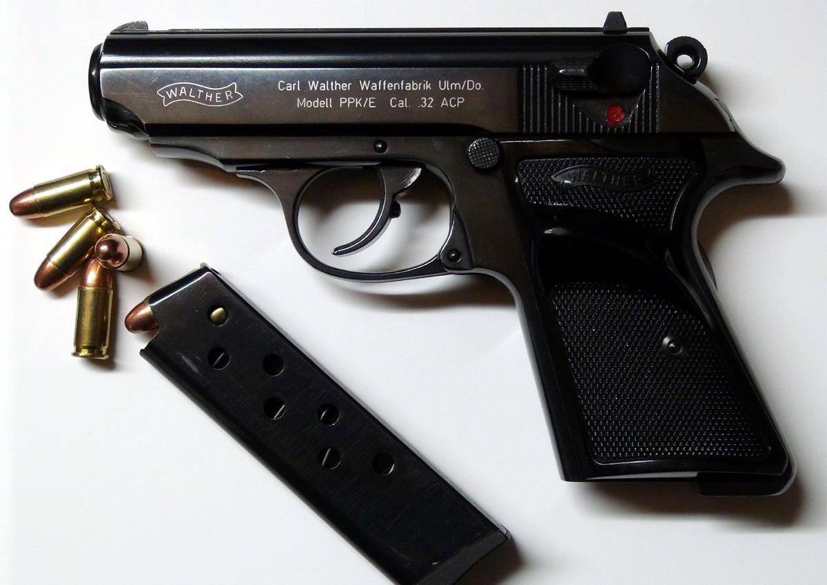 二战藏品：豪华镀金 Walther PP 手枪