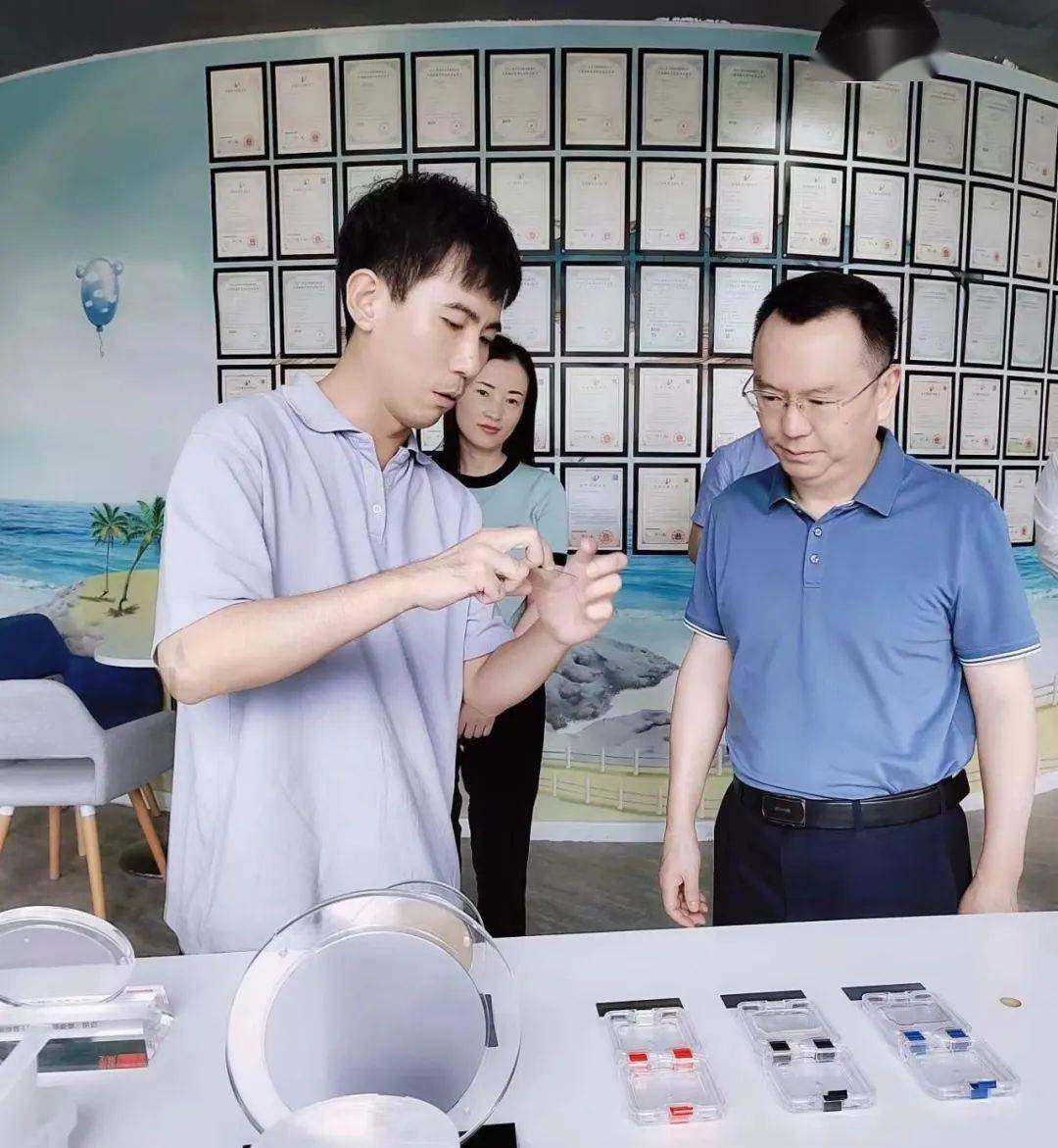 许斌赴北京开展招商考察活动_合作_枭龙_企业