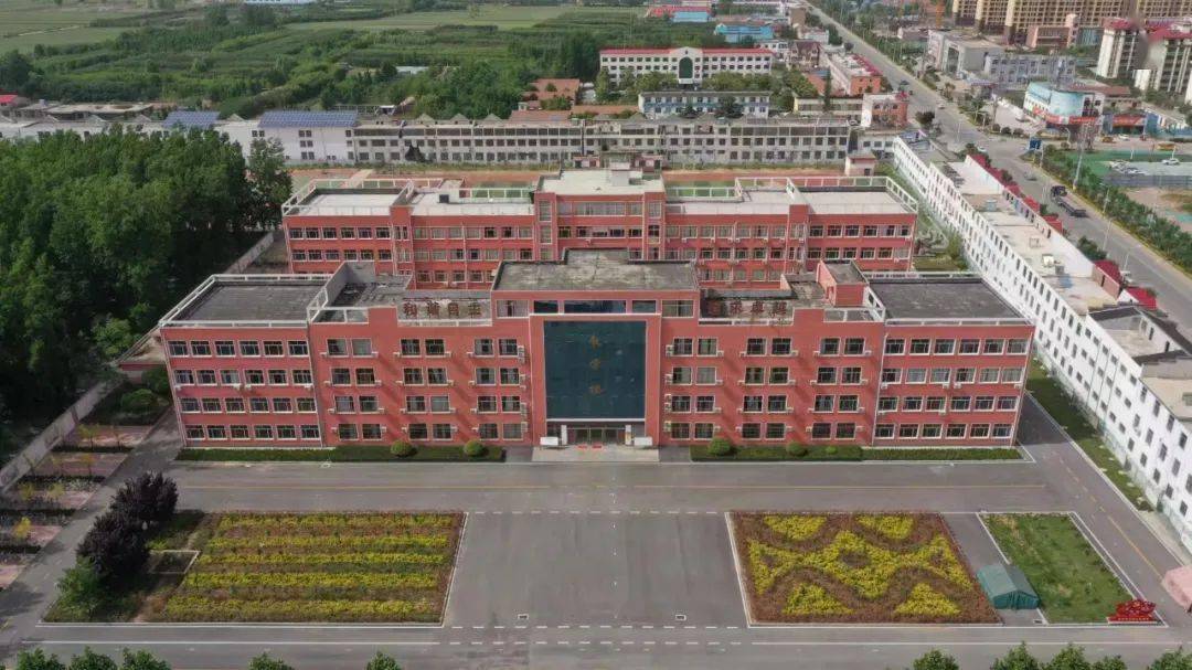 【走进学校】临沂汤河中学:不忘初心海棠红 踔厉奋进新征程_教育_教学