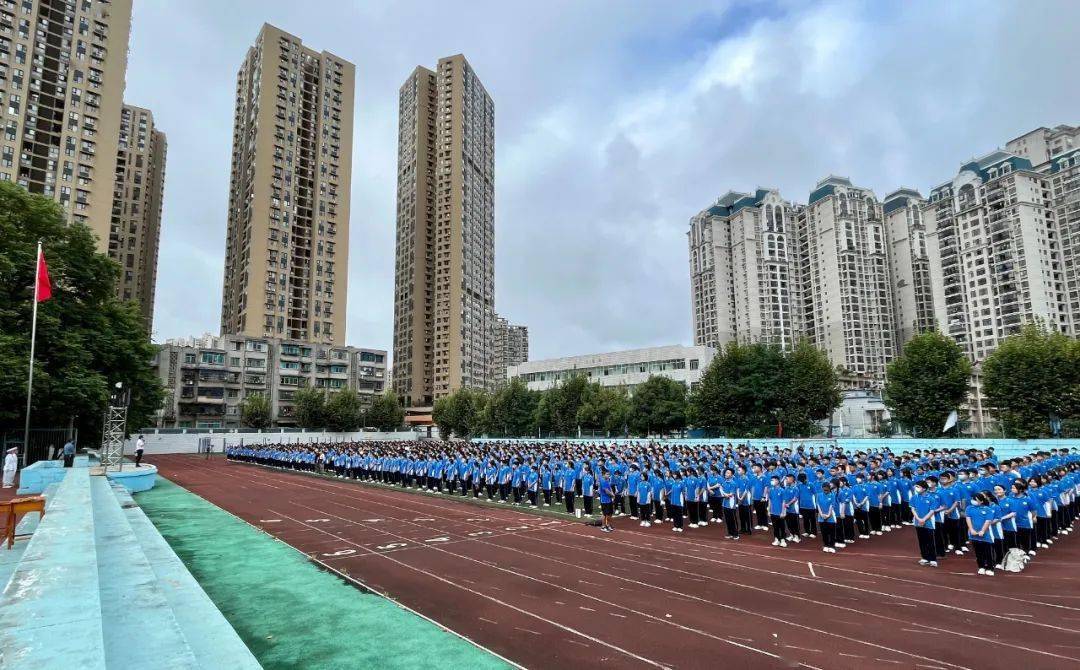 青春奮鬥者成為能擔當民族復興大任的時代新人貴陽市恆升高級中學廣大