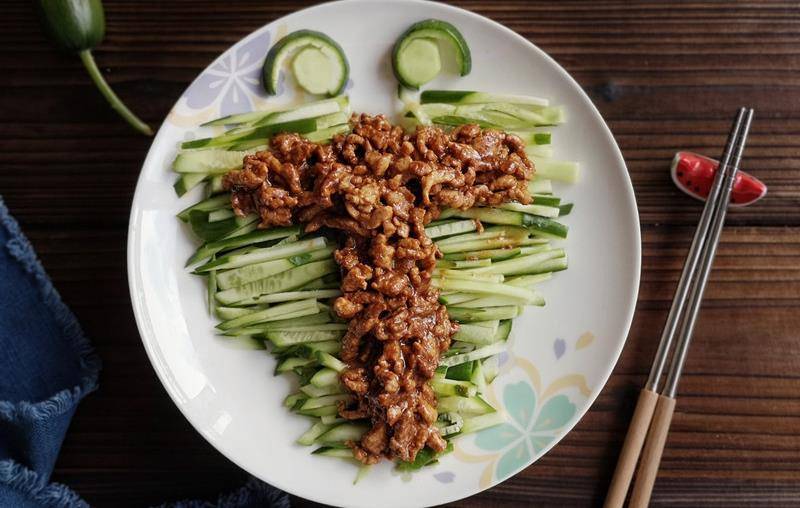 夏天就好这口清爽开胃的凉拌菜,食材简单颜值也高,你一看准会做_黄瓜
