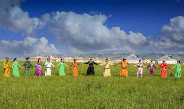 女版“成吉思汗”：因蒙古习俗，32岁嫁给7岁的孩童，连生八子