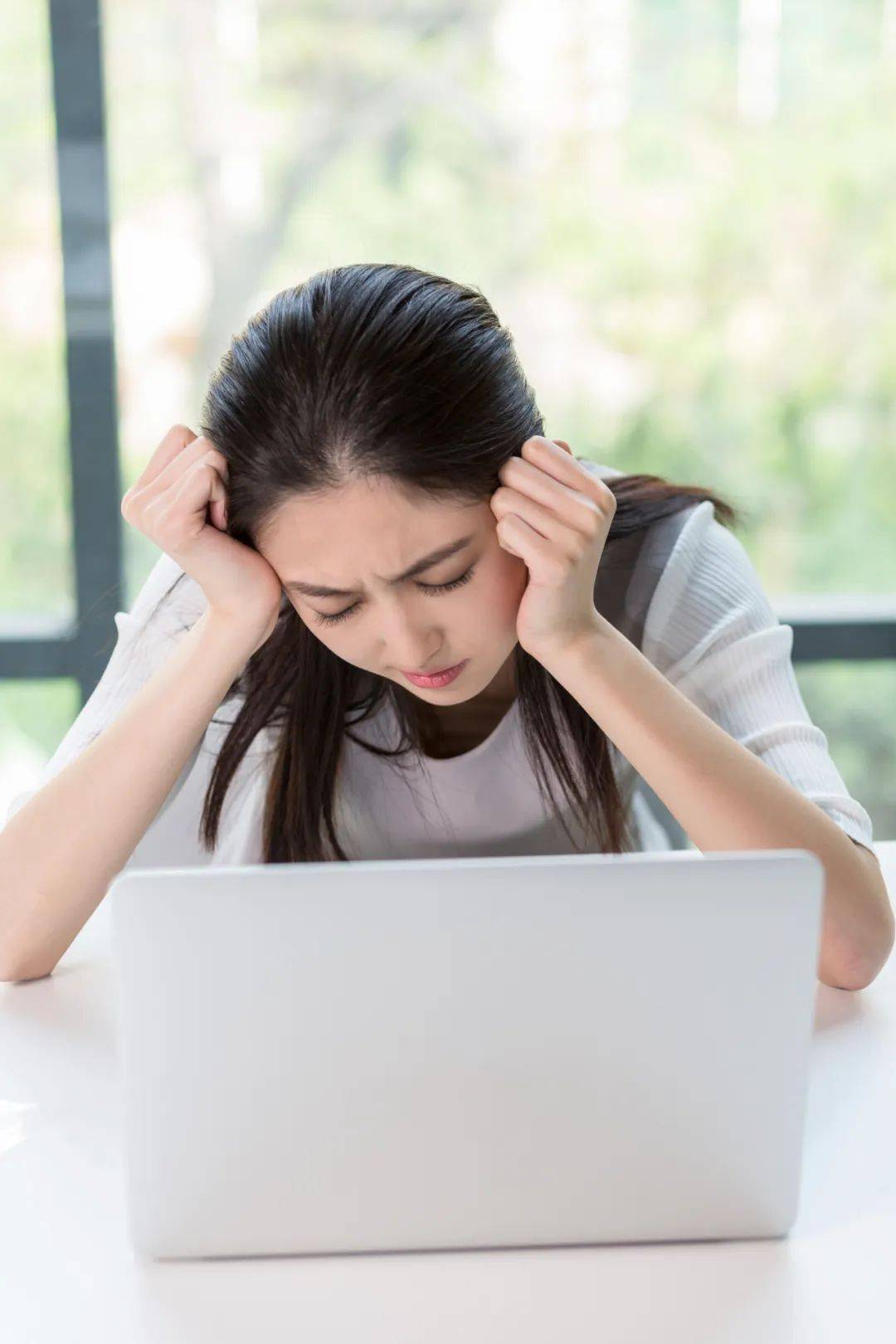 刚进办公室时,你带着三分热爱三分期待四分乐此不疲沉浸在忙碌的工作