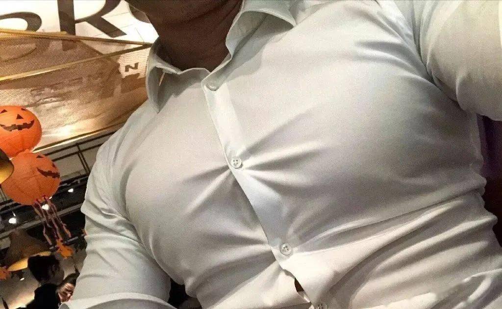 男性是最体现训练痕迹的门面肌肉,对于女性也是修饰胸型,防止副乳的必