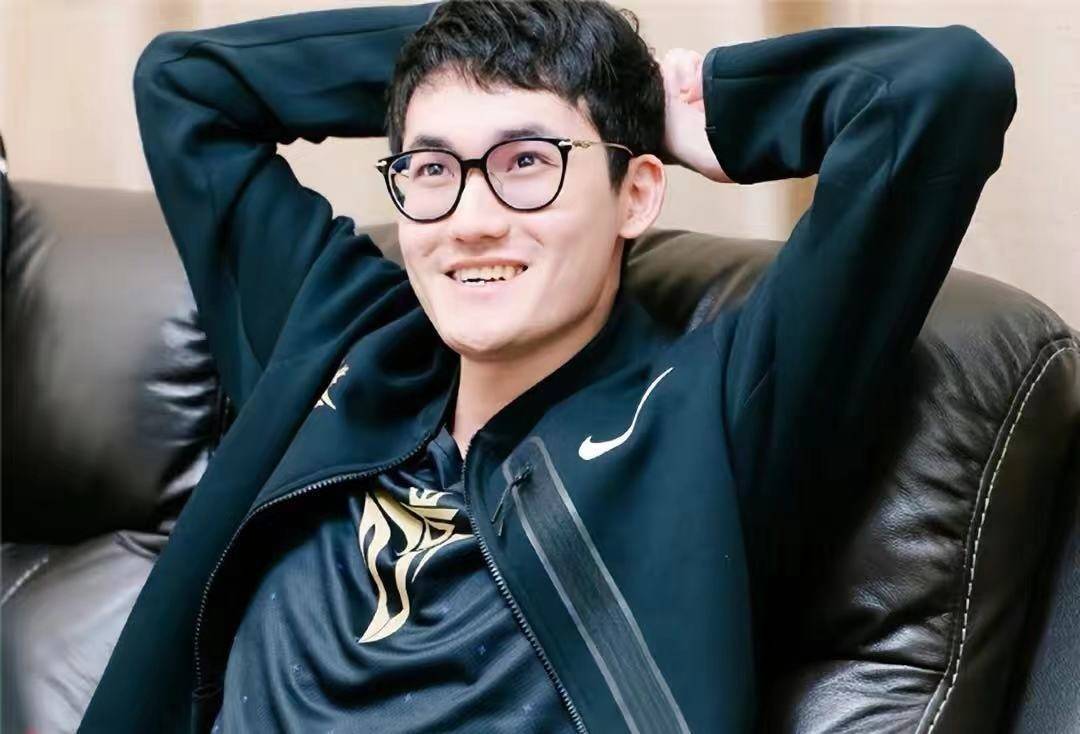 临危受命,尽管在第四局率队完成逆天翻盘,但依然无法改变任何现状