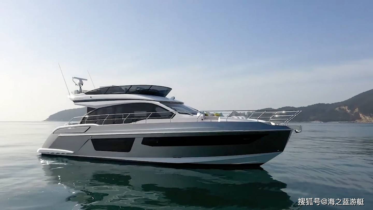 新艇到港 | 国内首艘阿兹慕53游艇抵深,绽放魅力!_空间_飞桥_沙发