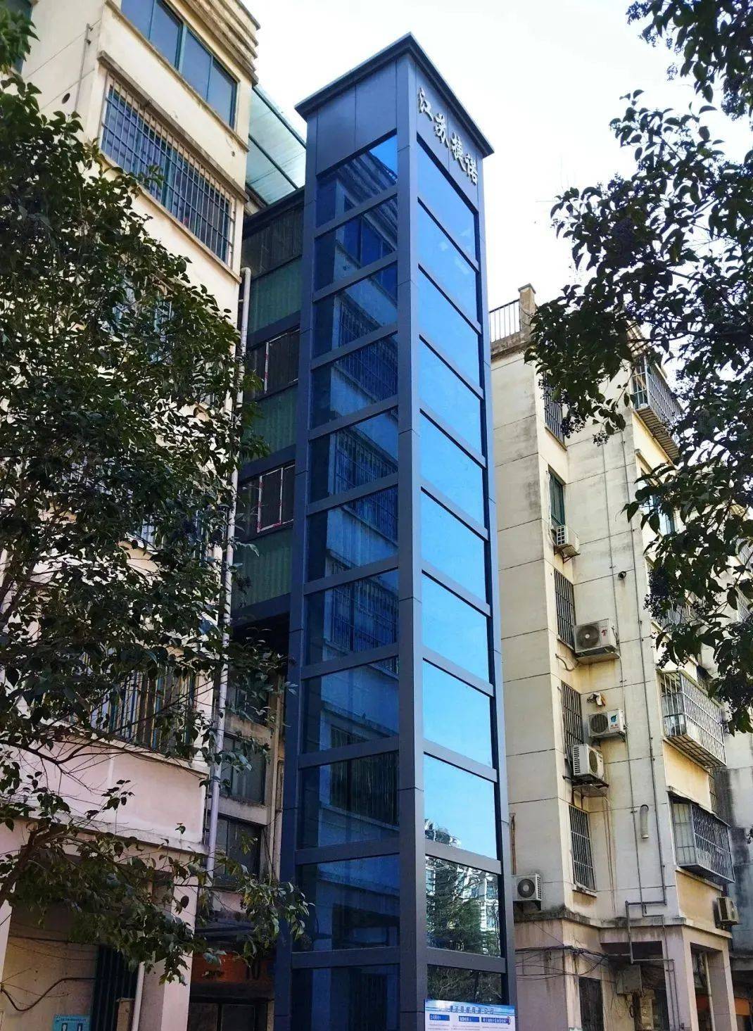 补贴标准为六层以上(含六层)每部电梯补贴10万元,五层以下(含五层)每