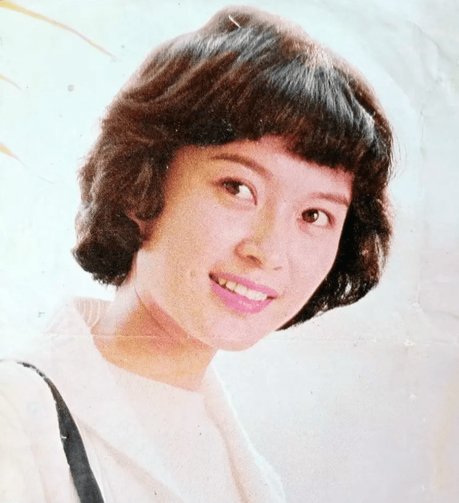 屠洪刚前妻方舒:独自抚养两个女儿20年,前夫把爱和钱都给了继子_表演