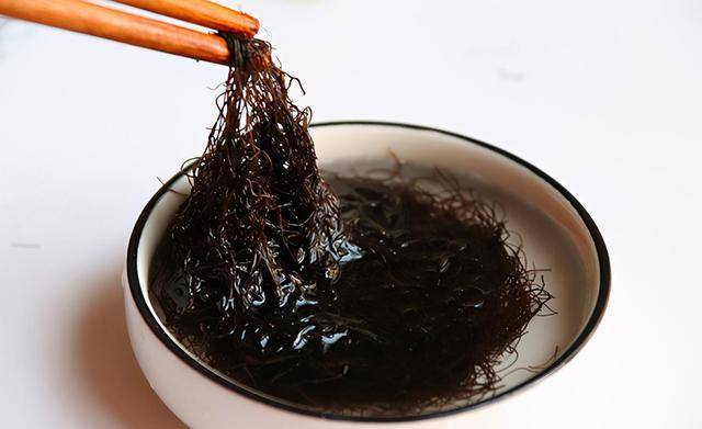 因名字好听而走红,酷似头发丝,古代是贡品,如今被挖成保护植物_发菜