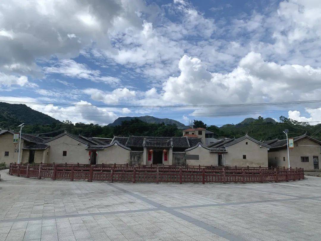 红四军军部旧址;位于梅州市丰顺县龙岗镇马图村,是粤东最早建立地下党