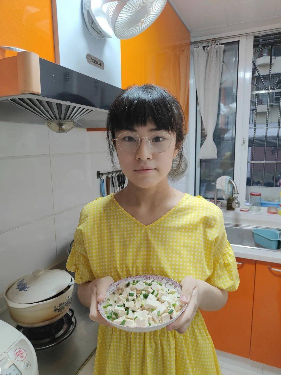 初二5班 陈昕媛菜名:小葱拌豆腐寓意:做人做事简