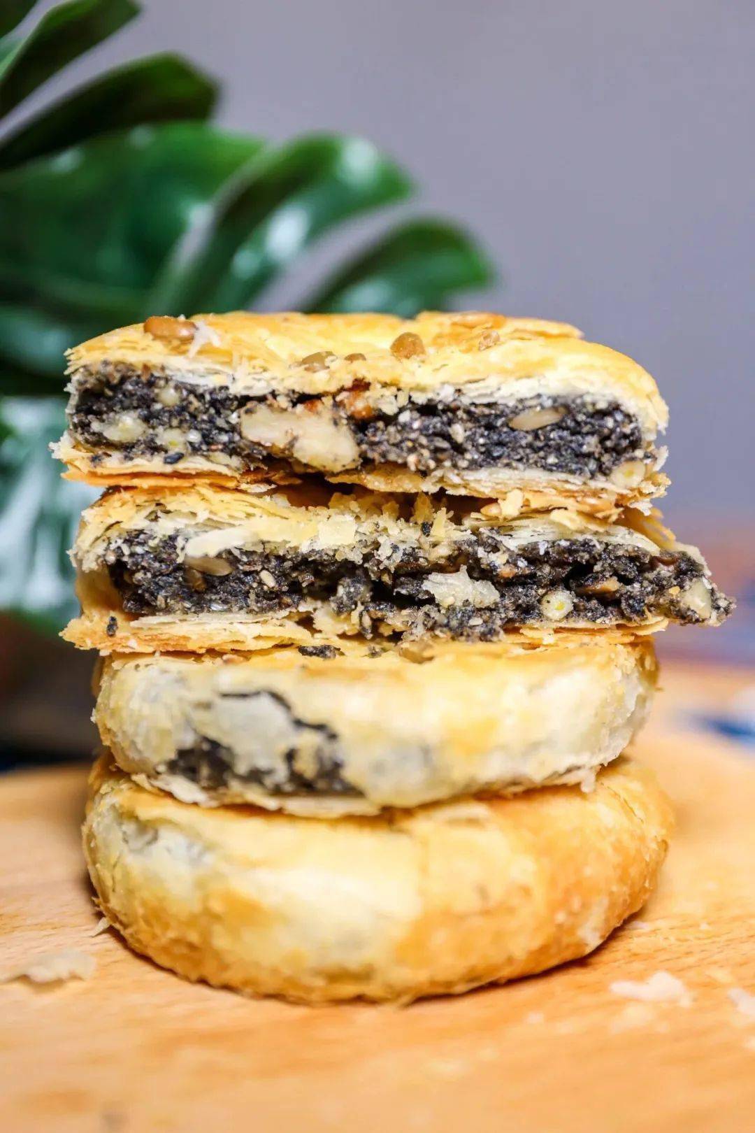 让一让,去年爆单的宁海老月饼终于回归!酥到掉渣,香到离谱!