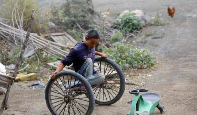 无腿小伙花50元买来"双腿",行走20年撑起整个家,娶妻不是空谈_张克研