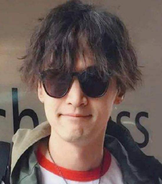 当男神胡歌遇上锡纸烫,让人眼前一亮,满屏文艺男青年的感觉_发型_易烊