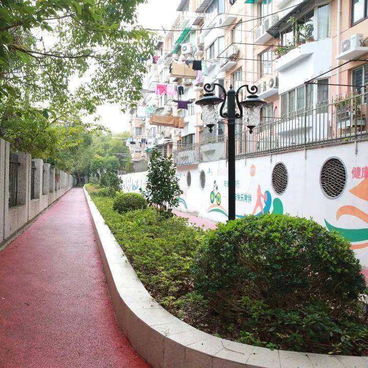 宝山九村居民区在经过美丽家园改造升级,特别是开展"创全"行动后,通过