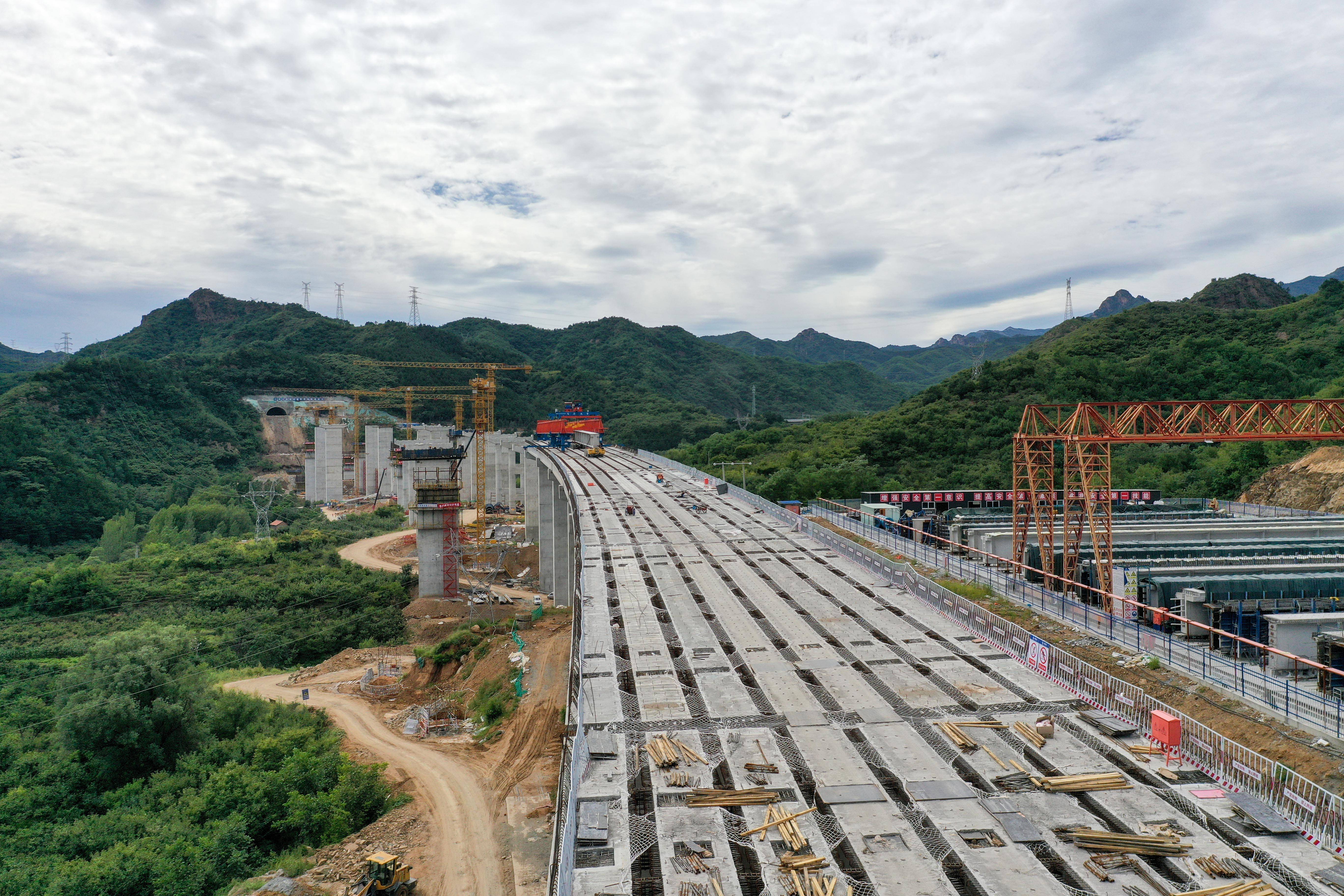 首都地区环线高速公路承德至平谷段建设有序推进