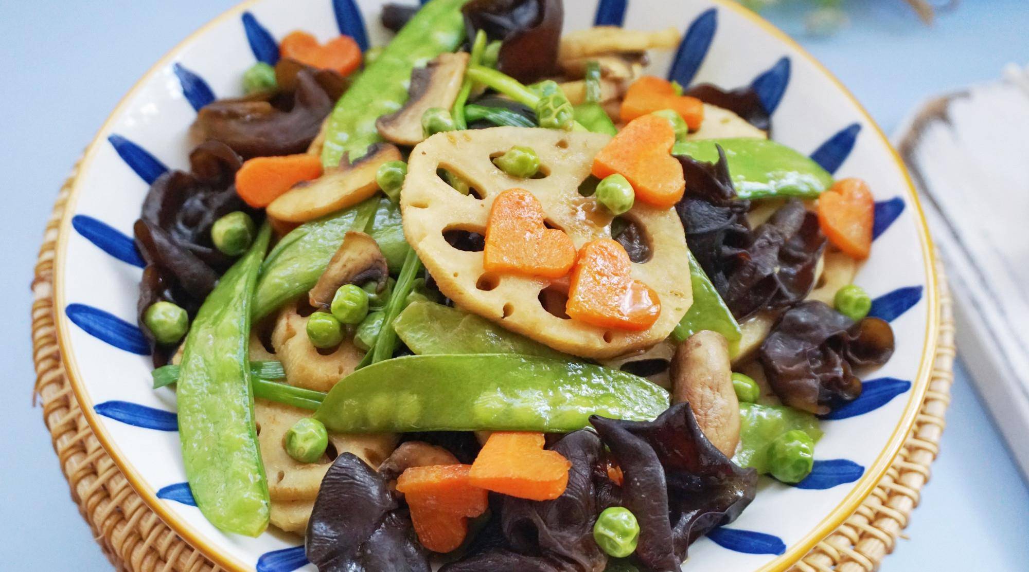 夏日限定爽脆小炒菜,这菜上桌食欲满满,低脂又刮油比肉还要抢手