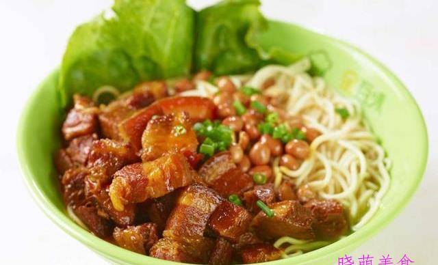 香辣凉拌面,肉酱面,油泼裤带面,台式卤肉面的做法,营养美味_备用_中火