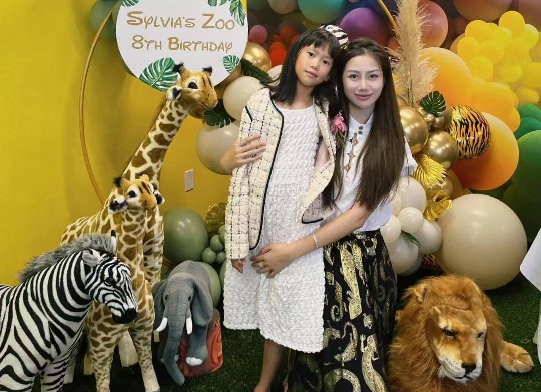 陈璐一个人给女儿过生日!