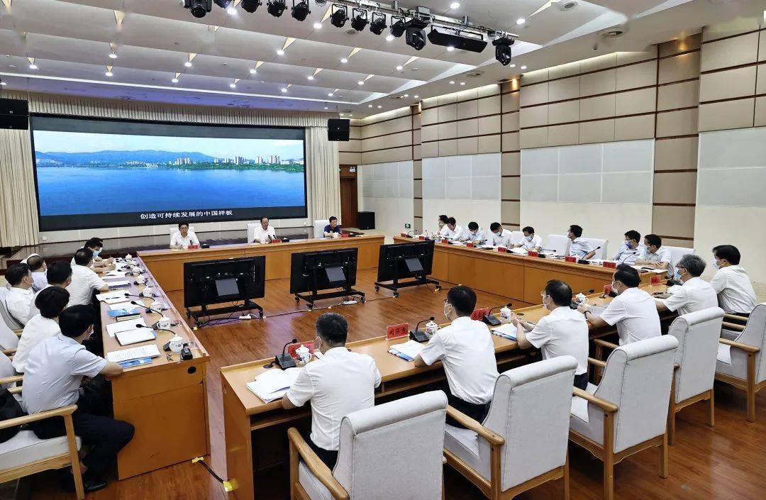 副省长陈飞,省政府秘书长邓群策,市委书记吴巨培,市委副书记,代市长阚