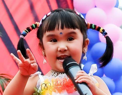 穷人家的孩子早当家,在娱乐圈就有这样一个童星,她就是张欣怡,张欣怡